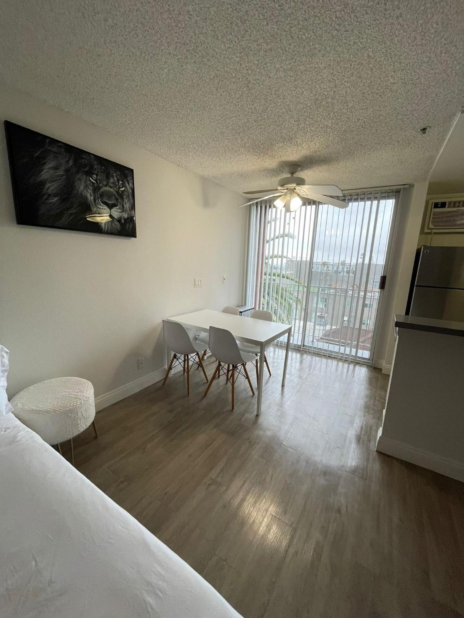 Hollywood Spectacular Loft Free Designated Parking Los Angeles