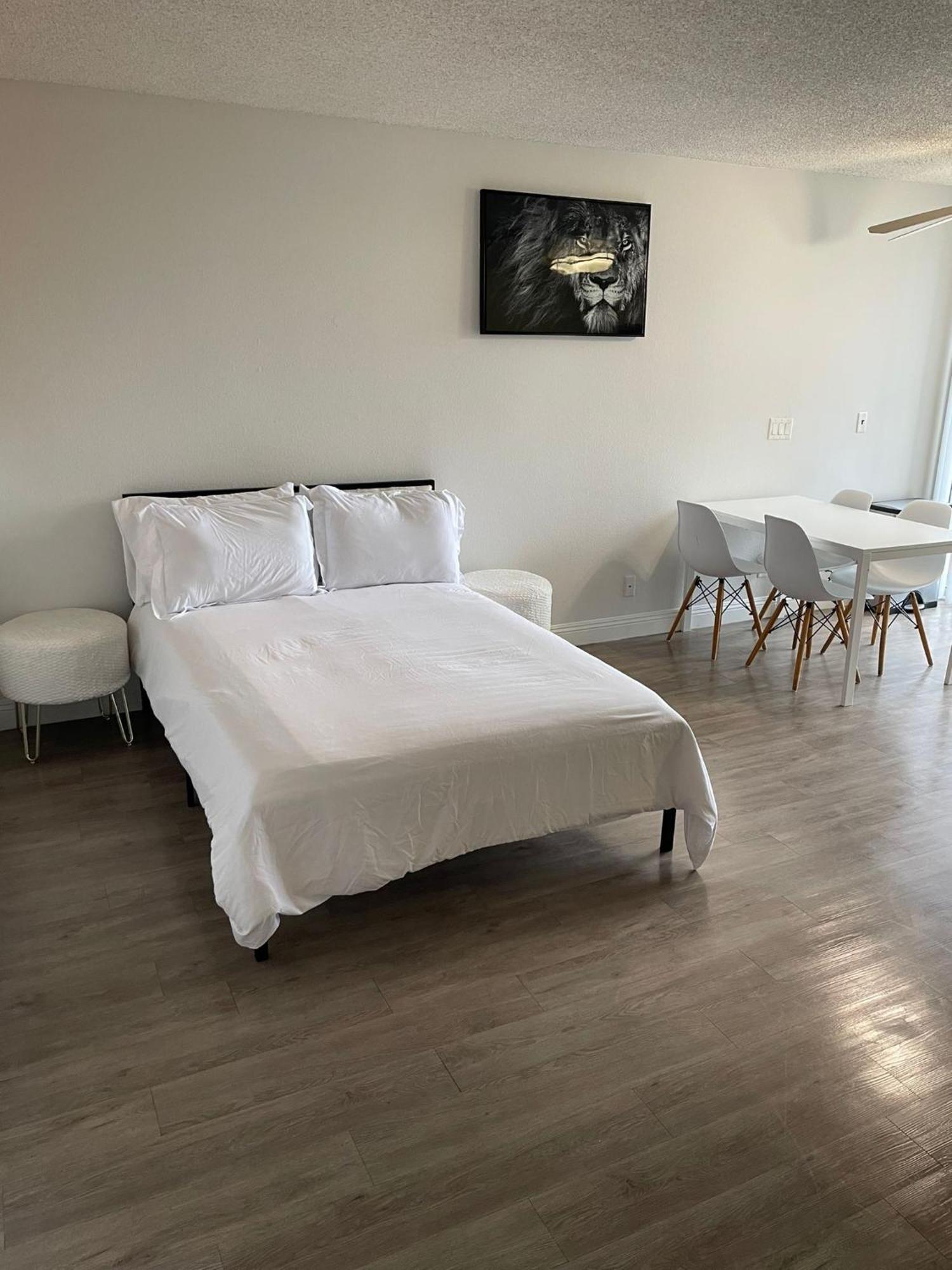 Apartment Hollywood Spectacular Loft Free Designated Parking *